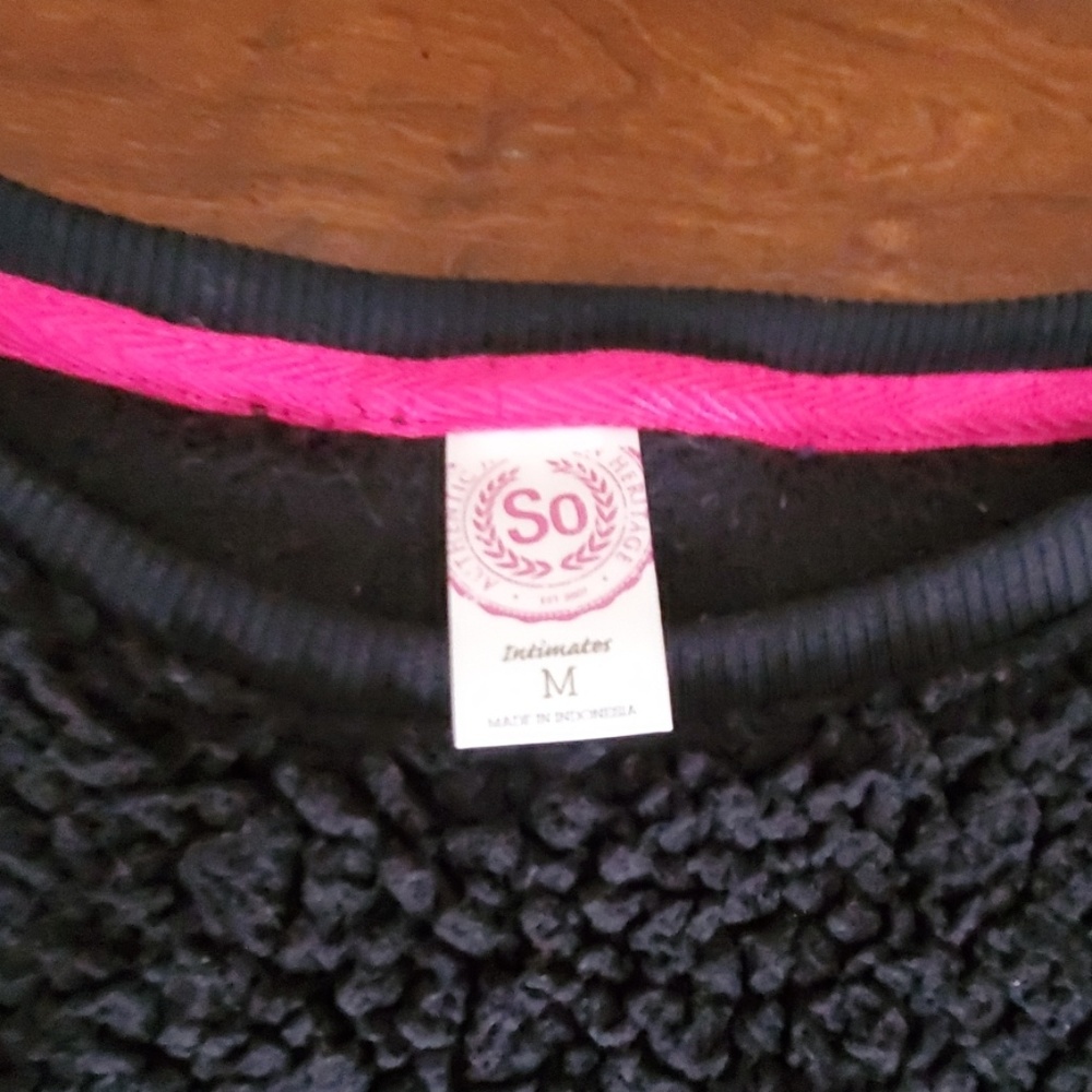 Sweatshirt - Picture 2 of 4